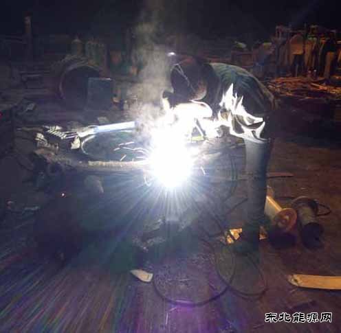 轿子山煤矿：组织检修采煤机