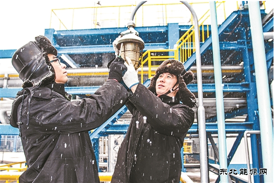 奋战风雪中