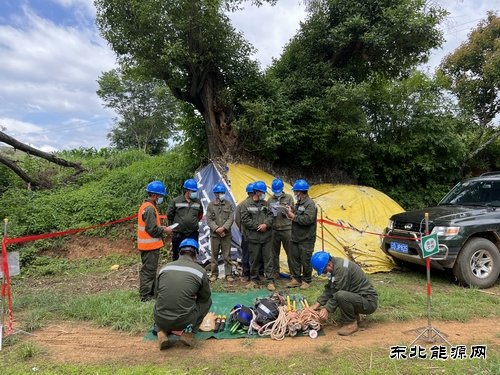 会泽供电局娜姑供电所治理10千伏线路保障村民安全用电