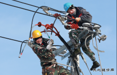 兴凯湖电业局：兴凯湖畔战冰排保供电
