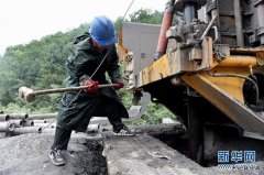 山西晋城煤矿透水事故：水位下降3.88米 投送食物5次