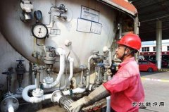 西宁加气站：冰火两重天 全力保供气