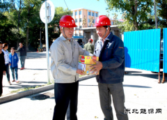 兴凯湖电业局：局工会为一线施工员工送清凉