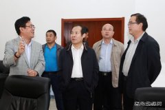 铜川矿业公司执行董事、总经理王蓬深入下石节矿调研指导工作