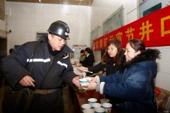 古城煤矿：元宵佳节送平安