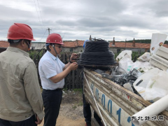兴凯湖电业局局长陈殿军到龙头低压台区改造现场检查