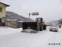 蒲白建庄矿业：撒盐清雪确保煤炭销售车辆安全通行