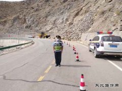 阿勒泰执法支队富蕴执法大队：节日我在岗 排隐患保畅通