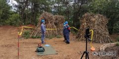 会泽火红供电所冒雨行驶16公里山路用心服务山区用户