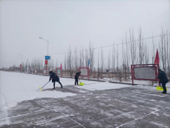 榆树泉煤矿：清扫路面雪 保障道路安全畅通