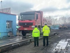阿勒泰执法支队哈巴河执法大队：加强超限治理 保障公路安全