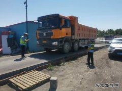哈巴河执法大队：路警联合不放松 严守治超安全线