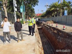 西双版纳支队景洪大队查处擅自占用、挖掘公路违法行为