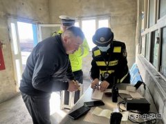 哈巴河执法大队：积极开展路警联合治超，确保公路安全