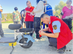 福海执法大队：志愿助力邻里集市，共筑美好社区