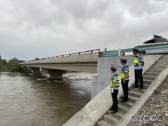 布尔津执法大队“携手爱路护路、共赴美好前路”路政宣传月活动